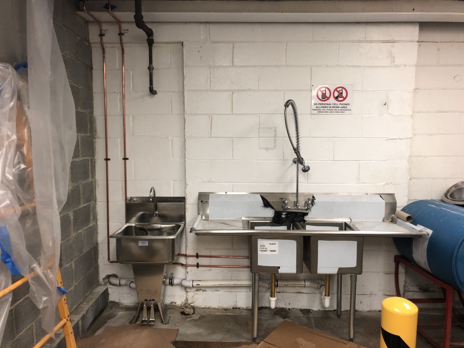 Commercial sink installation